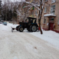 Продолжение темы уборки дворов после снегопада.