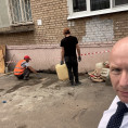 Директор МАУ «Коммунальное управление» Сергей Волотовский проконтролировал ход работ по ремонту провала на Ленина 79.